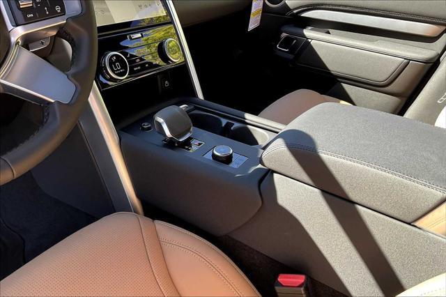 new 2025 Land Rover Discovery car, priced at $77,153
