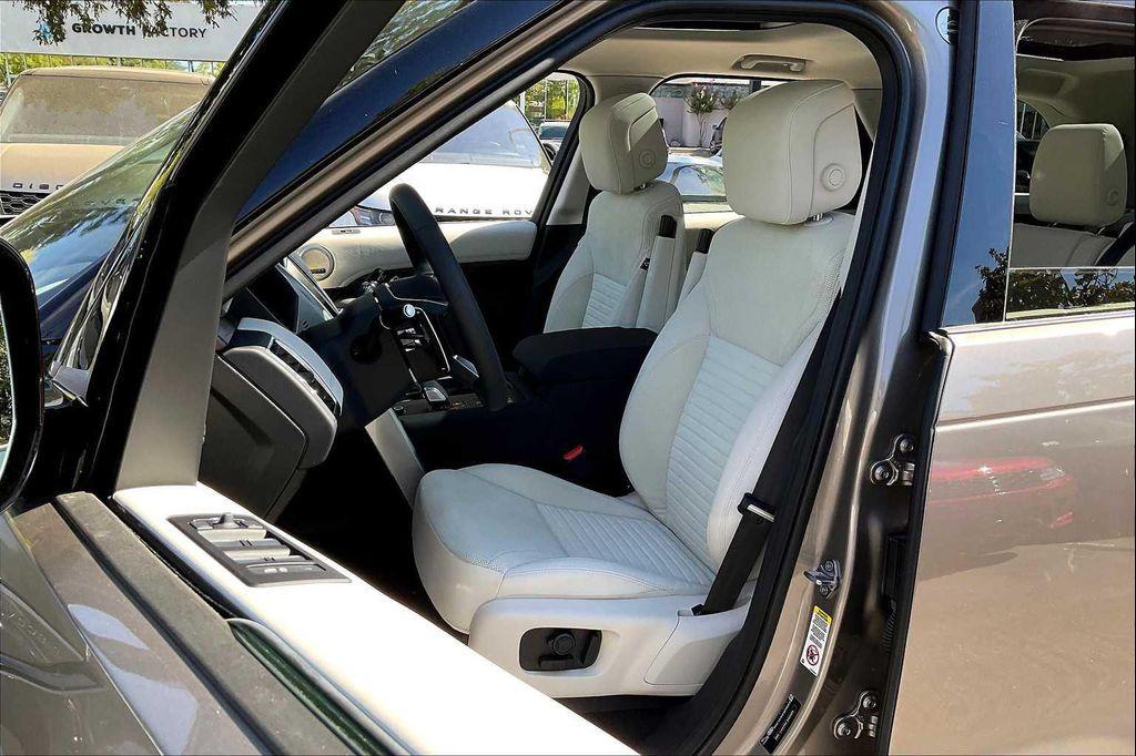 new 2025 Land Rover Discovery car, priced at $66,728