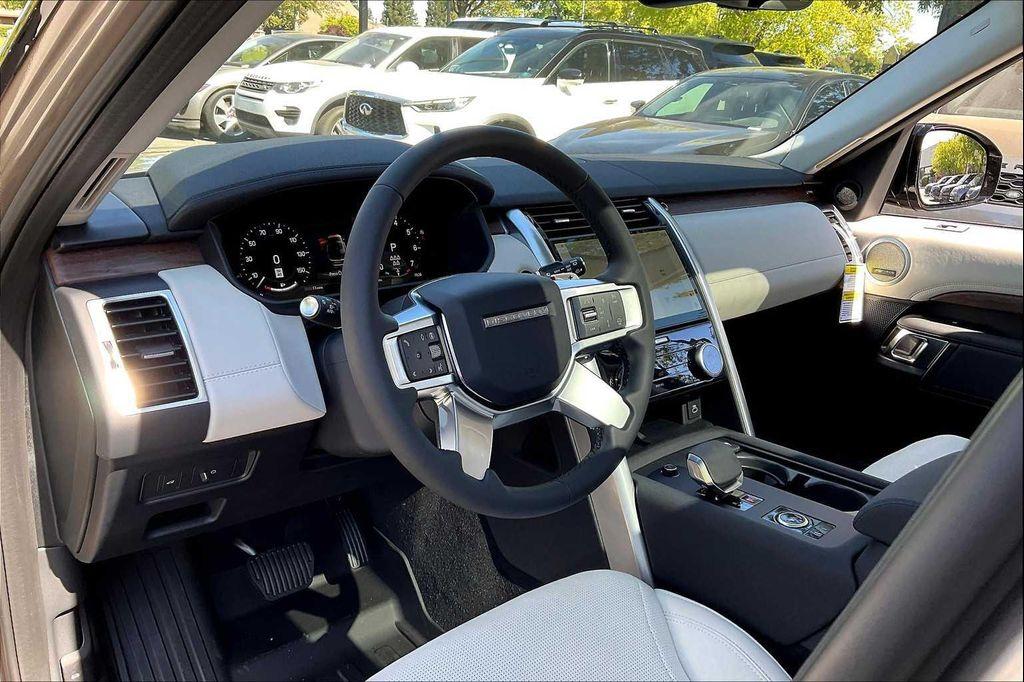 new 2025 Land Rover Discovery car, priced at $66,728