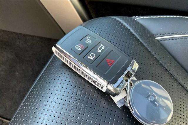 used 2024 Land Rover Discovery car, priced at $67,499