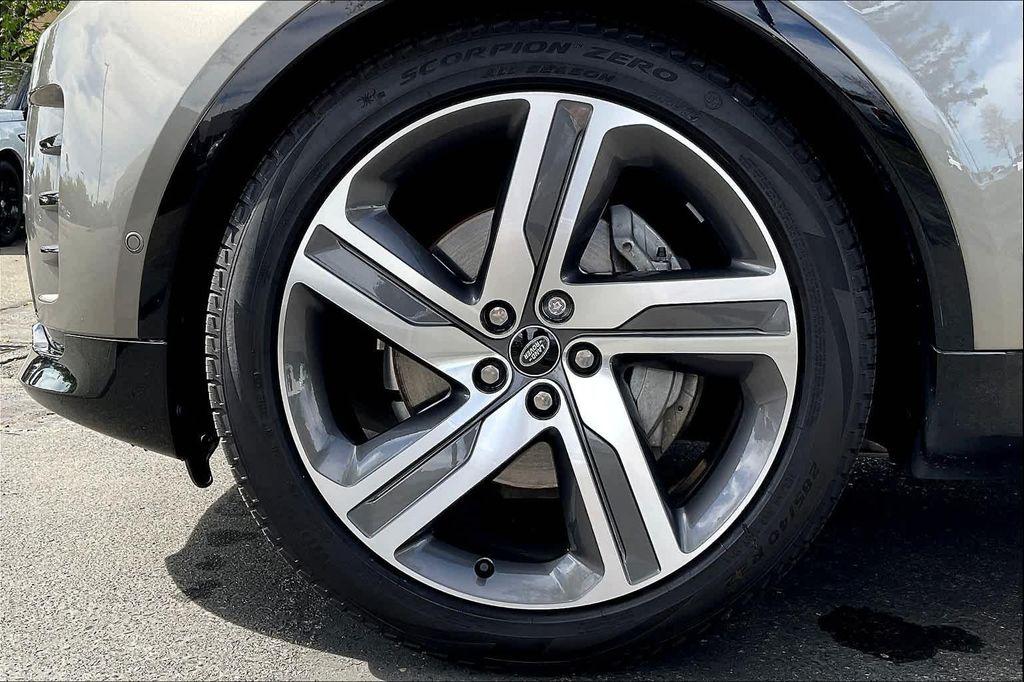 used 2024 Land Rover Discovery car, priced at $51,999
