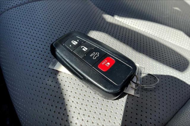 used 2021 Toyota Highlander Hybrid car, priced at $39,499
