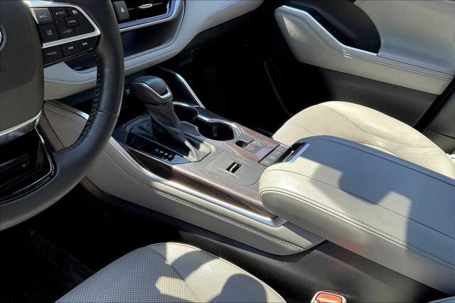 used 2021 Toyota Highlander Hybrid car, priced at $39,499
