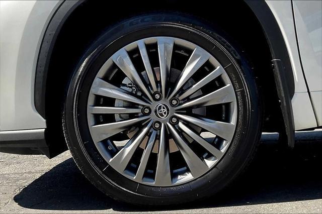 used 2021 Toyota Highlander Hybrid car, priced at $39,499