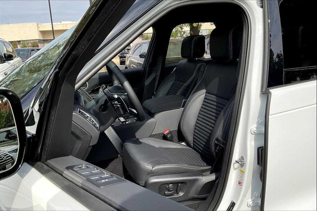 new 2025 Land Rover Discovery car, priced at $69,243