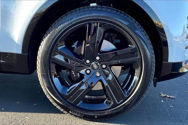 new 2025 Land Rover Discovery car, priced at $86,878