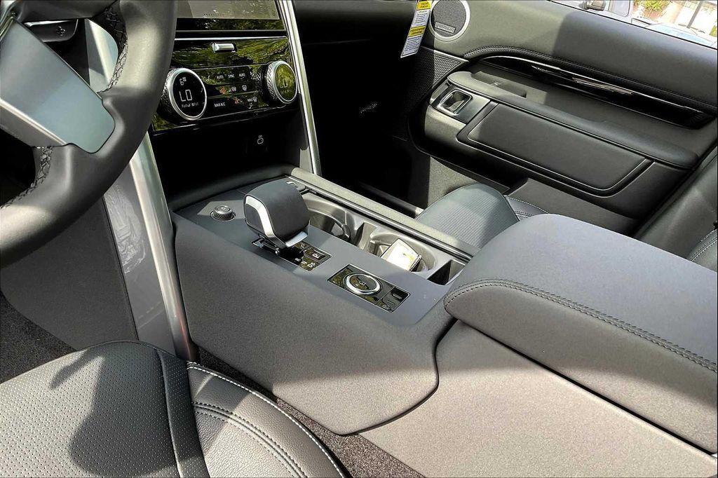 new 2025 Land Rover Discovery car, priced at $70,193