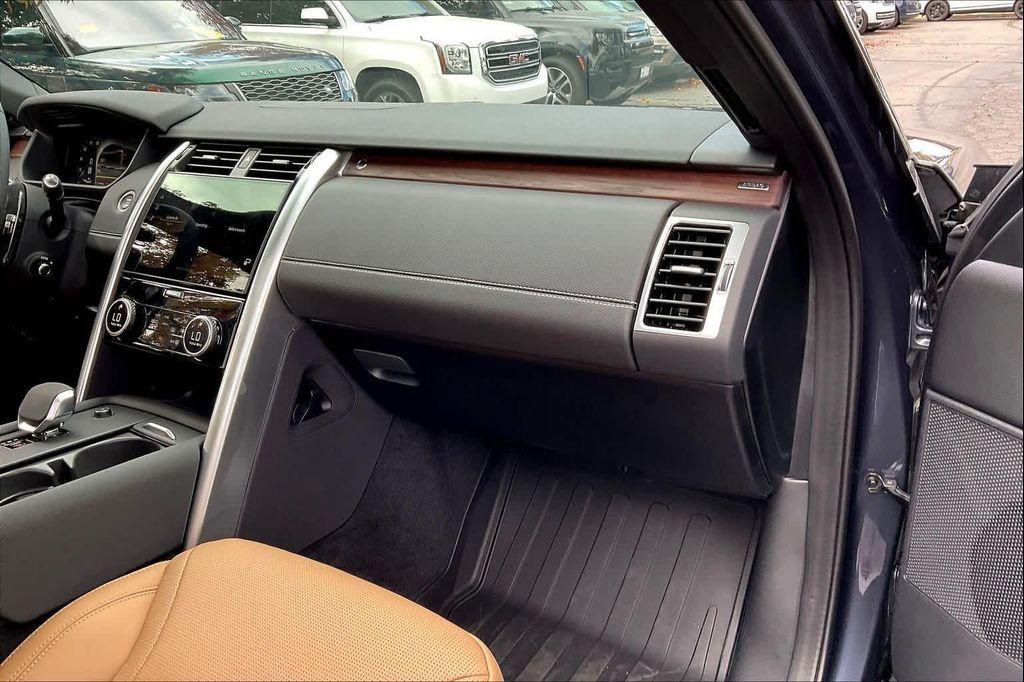 used 2025 Land Rover Discovery car, priced at $59,798