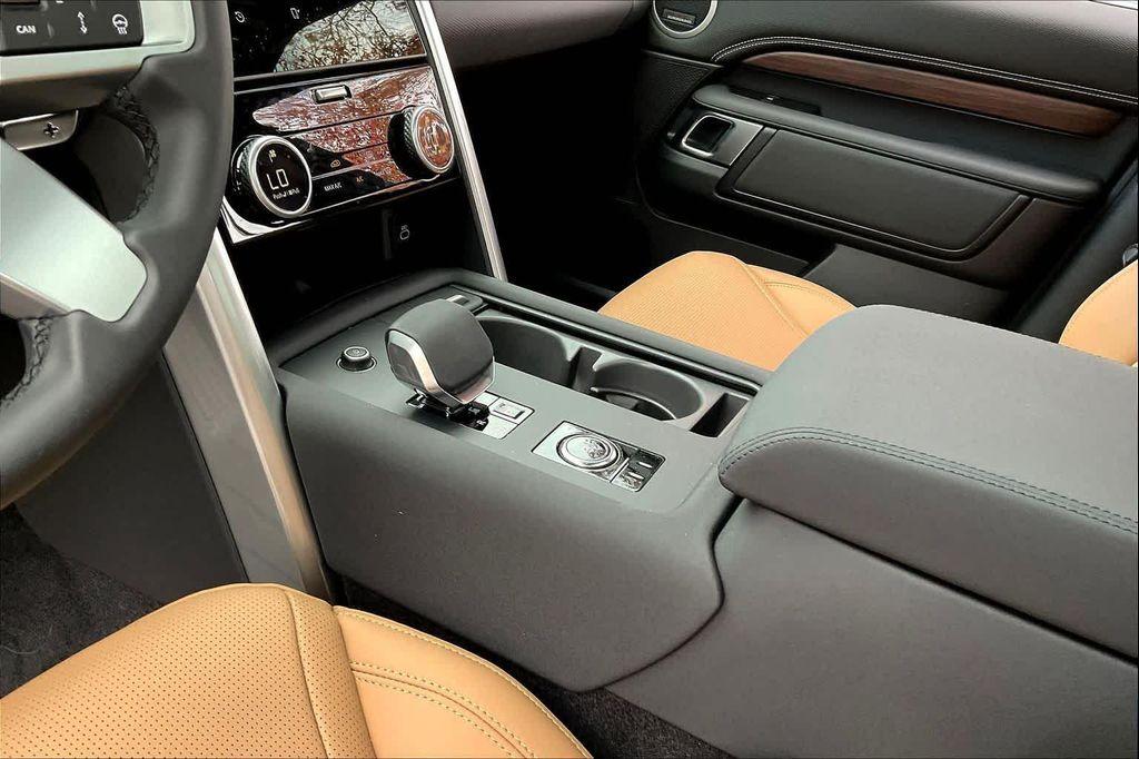used 2025 Land Rover Discovery car, priced at $59,798