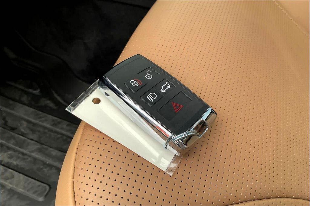 used 2025 Land Rover Discovery car, priced at $59,798