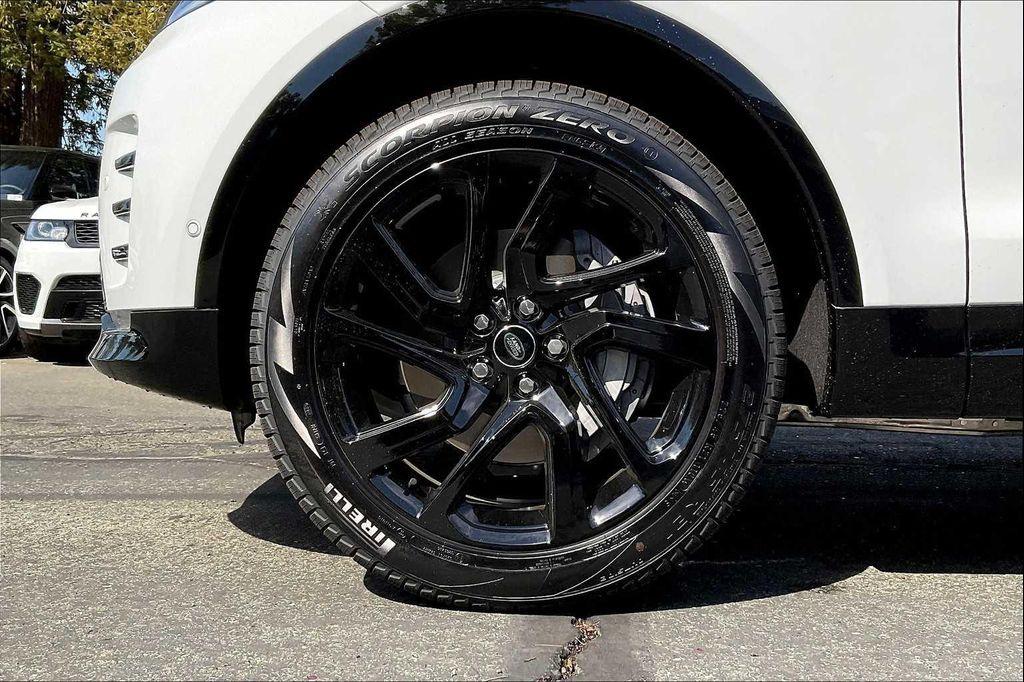 new 2025 Land Rover Discovery car, priced at $69,003