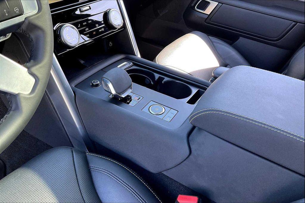 used 2024 Land Rover Discovery car, priced at $51,499