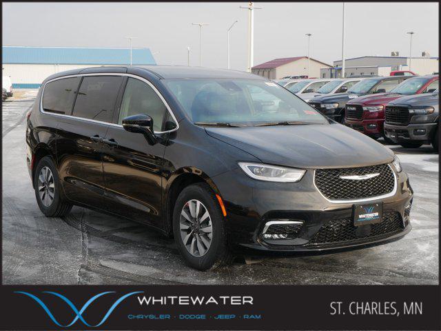 new 2025 Chrysler Pacifica Hybrid car, priced at $44,502