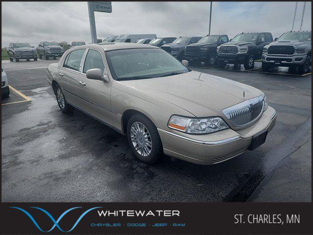 used 2008 Lincoln Town Car car, priced at $10,000