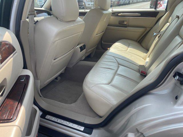 used 2008 Lincoln Town Car car, priced at $10,500