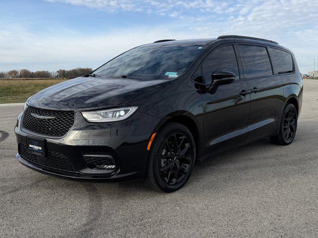 used 2023 Chrysler Pacifica car, priced at $31,000