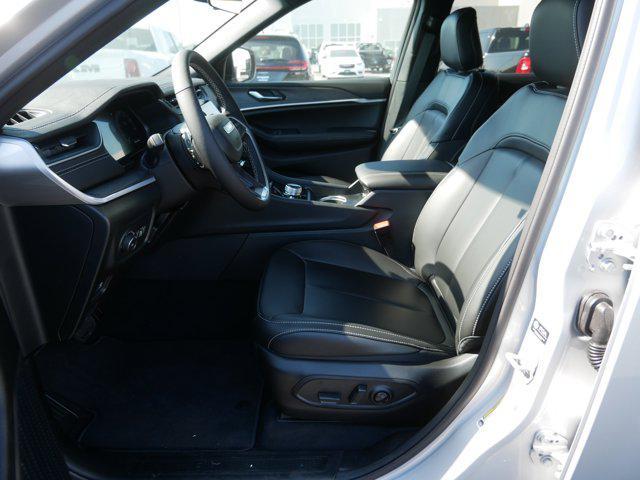 new 2025 Jeep Grand Cherokee car, priced at $45,195