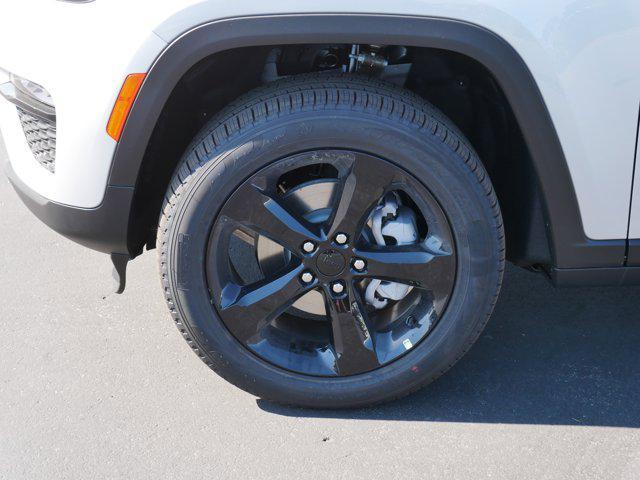 new 2025 Jeep Grand Cherokee car, priced at $45,195