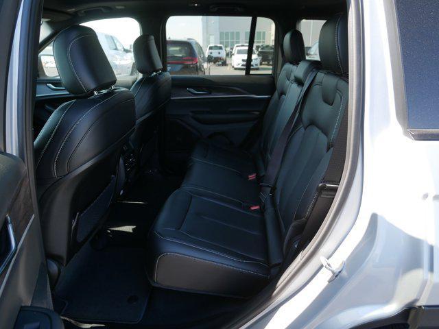 new 2025 Jeep Grand Cherokee car, priced at $45,195