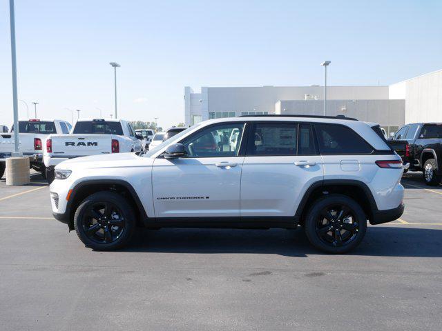 new 2025 Jeep Grand Cherokee car, priced at $45,195