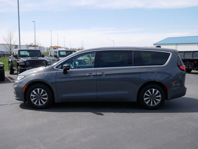 new 2025 Chrysler Pacifica Hybrid car, priced at $39,993
