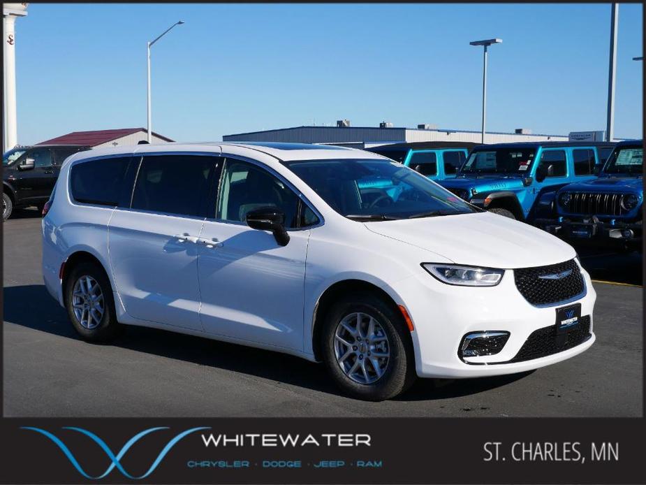 new 2024 Chrysler Pacifica car, priced at $40,264