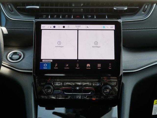 new 2025 Jeep Grand Cherokee car, priced at $48,534