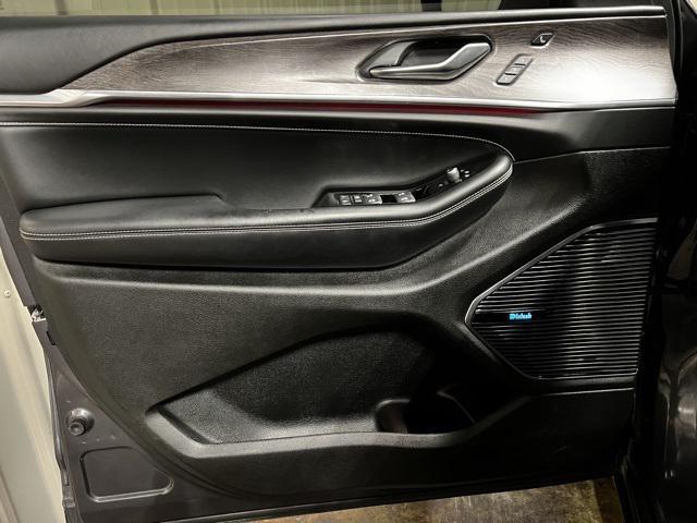 used 2022 Jeep Grand Cherokee car, priced at $33,995