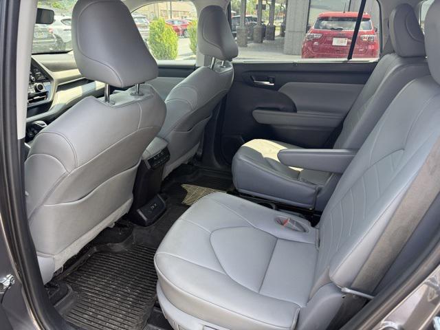 used 2021 Toyota Highlander car, priced at $34,500