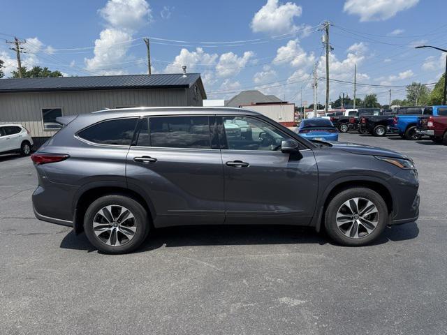 used 2021 Toyota Highlander car, priced at $34,500