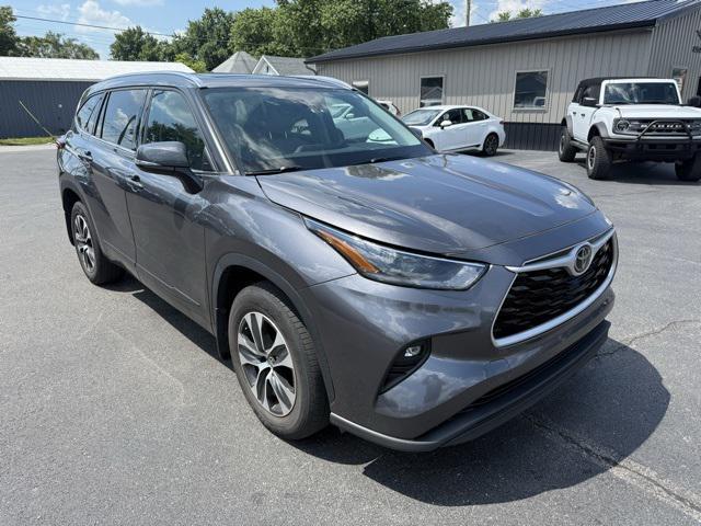 used 2021 Toyota Highlander car, priced at $34,500