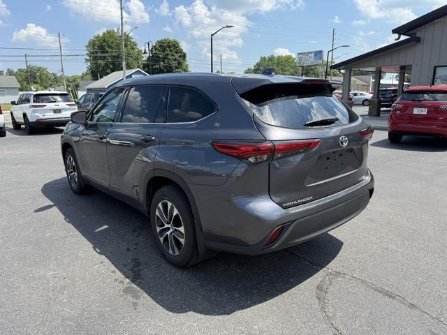 used 2021 Toyota Highlander car, priced at $34,500