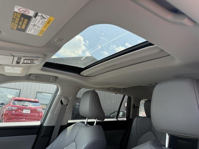 used 2021 Toyota Highlander car, priced at $34,500