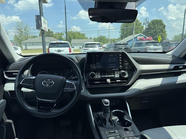 used 2021 Toyota Highlander car, priced at $34,500