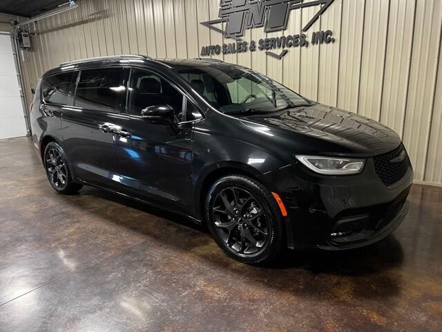 used 2022 Chrysler Pacifica car, priced at $27,900