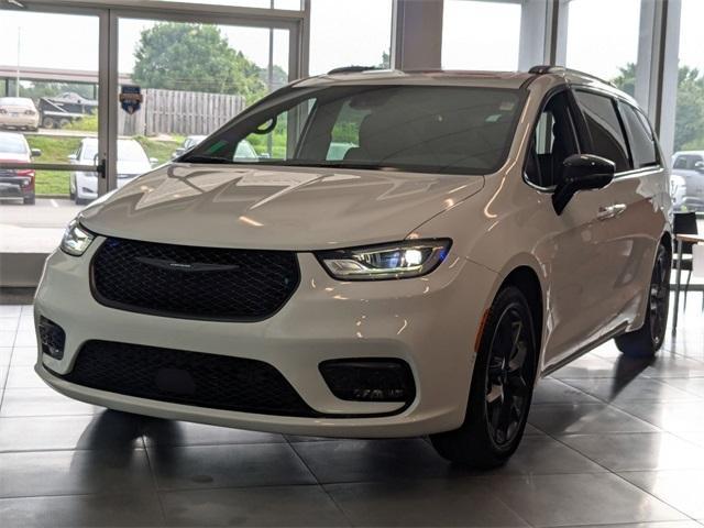 new 2025 Chrysler Pacifica car, priced at $49,411