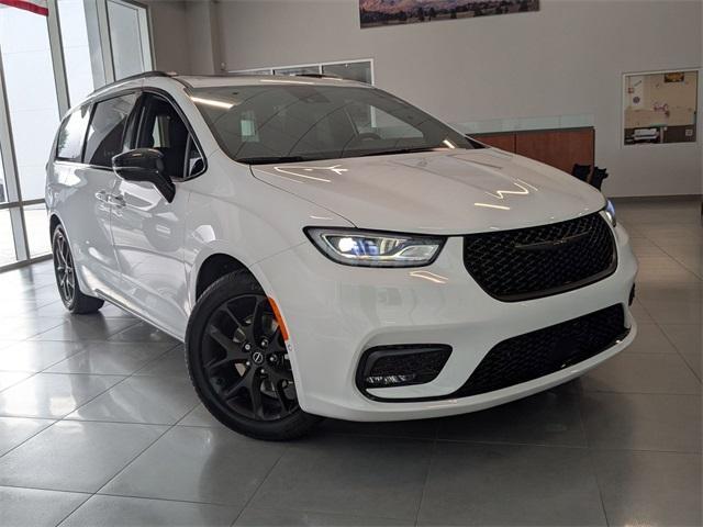 new 2025 Chrysler Pacifica car, priced at $49,411