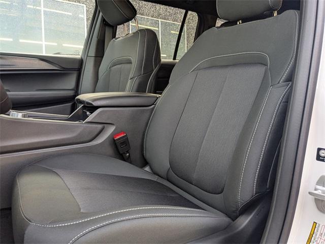 new 2025 Jeep Grand Cherokee car, priced at $39,916