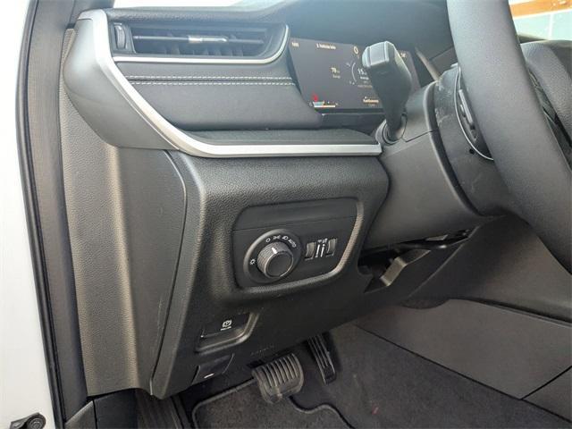 new 2025 Jeep Grand Cherokee car, priced at $39,916