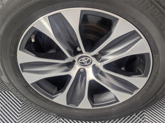 used 2022 Toyota Highlander car, priced at $31,490