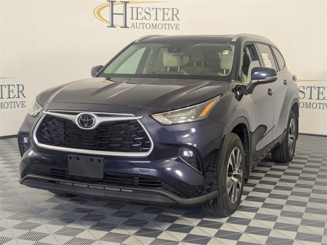 used 2022 Toyota Highlander car, priced at $31,490