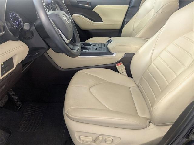 used 2022 Toyota Highlander car, priced at $31,490