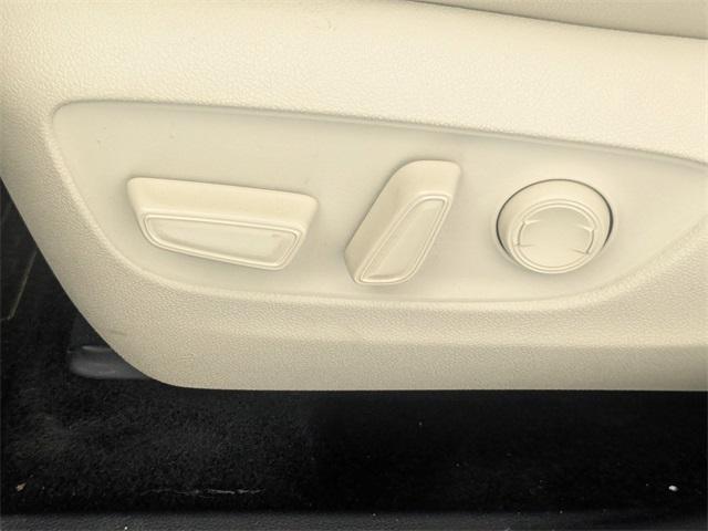 used 2022 Toyota Highlander car, priced at $31,490