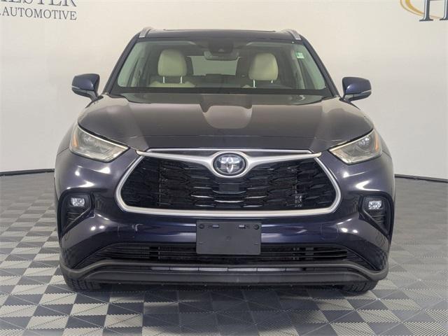 used 2022 Toyota Highlander car, priced at $31,490