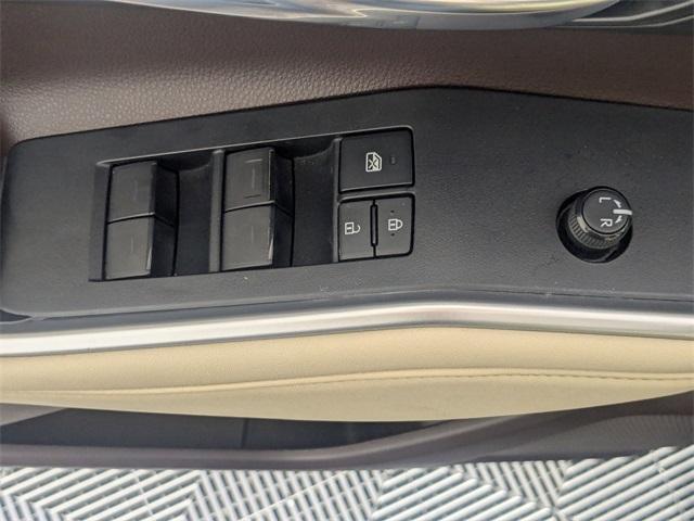 used 2022 Toyota Highlander car, priced at $31,490