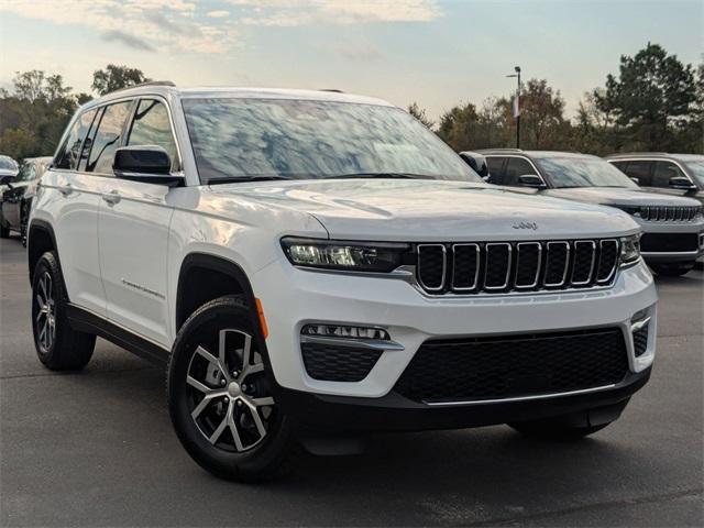 new 2025 Jeep Grand Cherokee car, priced at $47,915