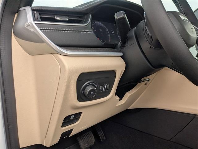 new 2025 Jeep Grand Cherokee car, priced at $47,915