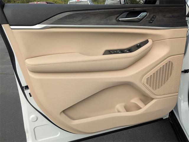 new 2025 Jeep Grand Cherokee car, priced at $47,915