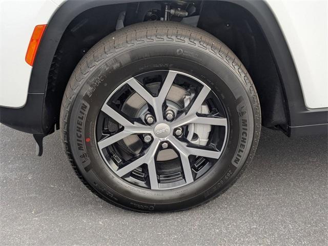 new 2025 Jeep Grand Cherokee car, priced at $47,915