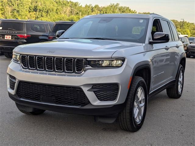 new 2025 Jeep Grand Cherokee car, priced at $40,702